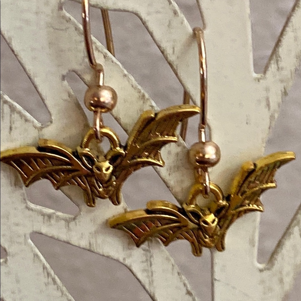 5/$10❤️❤️❤️NEW Brass Bat Dangling Earrings